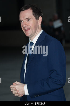 Andrew Marr visualizza gli arrivi presso il Centro Televisivo della BBC. Dotato di: George Osborne dove: Londra, Regno Unito quando: 30 Nov 2014 Credit: Daniel Deme/WENN.com Foto Stock