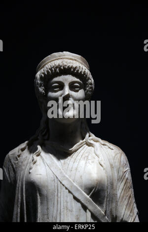 Artemis tipo Napoli. Statua in stile archaizing. Inizio periodo imperiale. Periodo augusteo (Inizio 1c. AD). Roma. Foto Stock