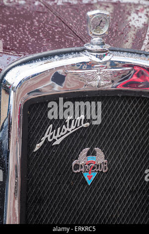 Parte anteriore del Austin sette classiche vecchia auto con Austin 7 Dorset Car Club badge sulla griglia e indicatore di temperatura del motore Foto Stock