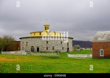 Round barn, Hancock Shaker Village, Pittsfield, Berkshires, Massachusetts, New England, Stati Uniti d'America Foto Stock