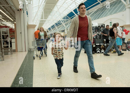 Serpentina Green Shopping Centre, Peterborough PE7 8essere. Il sito è di proprietà di British Land PLC Foto Stock