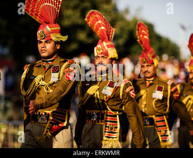 Wagha Border cerimonia, Attari, Provincia del Punjab, India, Asia Foto Stock