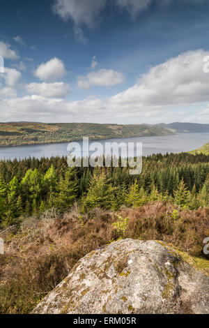 Loch Ness vista da Farigaig in Scozia. Foto Stock