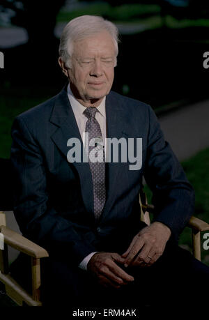 Washington. DC. 9-13-1993 ex presidente James () Jimmy Carter si siede per una intervista in TV sul prato del nord della Casa Bianca prima di partecipare i presidenti annuale Cena ospitata dall attuale Presidente William Clinton Credit:contrassegnare Reinstein Foto Stock