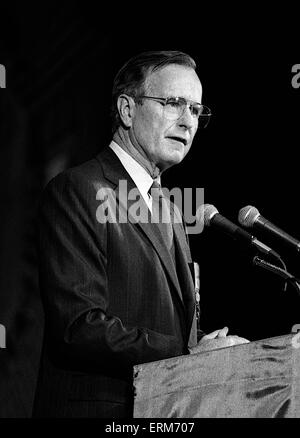 Chicago, Illinois. 8-22-1988 Vicepresidente George H.W. Bush affronta i veterani delle guerre straniere in occasione della convenzione di Chicago Foto Stock