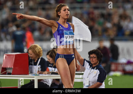 Roma, Italia. 04 Giugno, 2015. IAAF Diamond League Roma Golden Gala. Blanka Vlasic (CRO) celebra dopo che lei lo rende un buon salto nella Womens salto in alto Credito: Azione Sport Plus/Alamy Live News Foto Stock