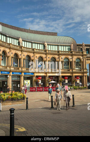 Harrogate cittadina termale a metà estate, North Yorkshire, Inghilterra. Foto Stock