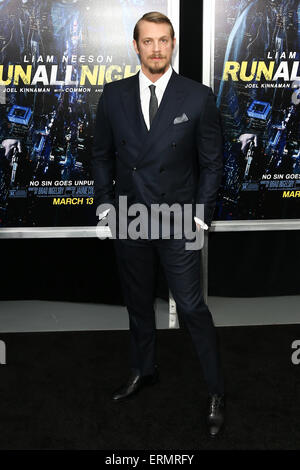 Joel Kinnaman assiste la premiere del 'eseguire tutta la notte' a AMC Loews Lincoln Square il 9 marzo 2015 in New York City. Foto Stock
