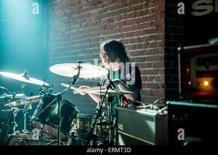 Detroit, Michigan, Stati Uniti d'America. Il 4 giugno, 2014. SAMUEL TOMS di templi esegue presso lo shelter in Detroit, MI il 4 giugno 2015 © Marc Nader/ZUMA filo/Alamy Live News Foto Stock