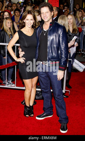Jamie Kennedy e Jennifer Love Hewitt presso il Los Angeles premiere di 'Twilight Saga: Luna Nuova". Foto Stock