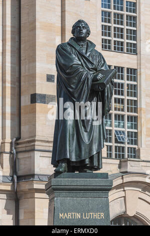 Martin Luther Memorial presso la Frauenkirche, o la chiesa di Nostra Signora, il centro storico di Dresda, Sassonia, Germania Foto Stock