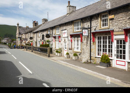 Cross Street, Castleton, Derbyshire, Inghilterra Foto Stock