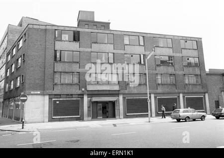 La rapina a mano armata impegnati al Daily Mirror sede a Holborn, Londra, 31 maggio 1978. Due ladri hanno attaccato la sicurezza Express furgoncino, rubando quasi £200.000. Colpi sparati, di punto in bianco gamma, a sangue freddo di uccisione di guardia di sicurezza Tony Castra, sposato e padre di età compresa tra 38 anni. Nella foto. Sicurezza edificio Express, tendina Road, Londra. Foto Stock