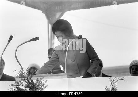 La regina Elisabetta II Visita Birmingham, per aprire il grande Charles Street Queensway tunnel, parte dell'A38, 7 aprile 1971. Foto Stock