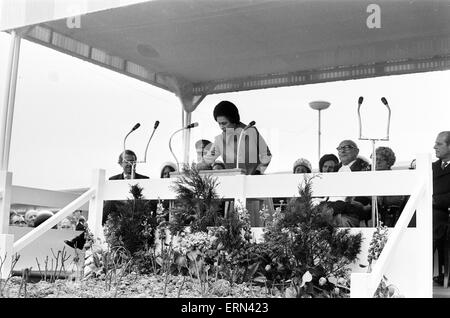 La regina Elisabetta II Visita Birmingham, per aprire il grande Charles Street Queensway tunnel, parte dell'A38, 7 aprile 1971. Foto Stock