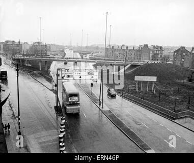 Il nuovo approccio al Clyde tunnel in Glasgow che collega i quartieri di Whiteinch nel nord a Govan nel sud nella parte ovest della città, circa 1963. Foto Stock