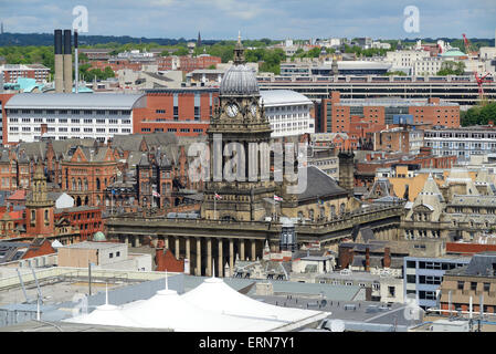 Angolo di alta vista di leeds città costruita nel 1858 progettato da cuthbert brodrick Yorkshire Regno Unito Foto Stock