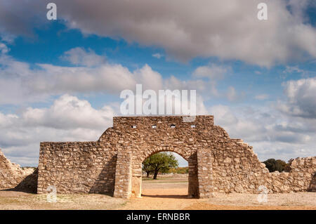 Presidio de San Saba, ricostruita nel 2010 Forte Spagnolo a Edwards altopiano vicino Menard, Texas, Stati Uniti d'America Foto Stock