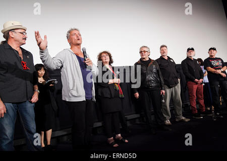 (L a R) attore Paolo Johnstone, attore australiano Tim Burns, attrice australiana Joanne Samuel, Australian film del regista George Miller, attore australiano di Vernon Wells, attore australiano Vincent Gil e lo stuntman Dale banco, il cast e la troupe dall'originale Mad Max filmato (1979) parlare al pubblico durante il ''MAnnuncio max: Fury Road'' stadio saluto nel centro cittadino di Tokyo il 5 giugno 2015. Il film colpisce i teatri in Giappone il 20 giugno. (Foto di Rodrigo Reyes Marin/AFLO) Foto Stock