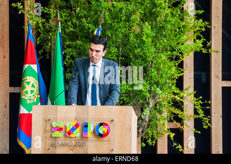 Milano, Italia. 5 Giugno, 2015. Maurizio Martina parla della Giornata Mondiale dell Ambiente a Expo 2015 Credit: Sandro Tomada/Alamy Live News Foto Stock