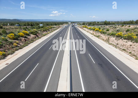 Autostrada a pedaggio Autopista AP-7 (chiamato anche Autopista del Mediterraneo) in Spagna Foto Stock