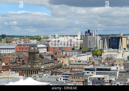 Angolo di alta vista di leeds municipio costruito nel 1858 progettato da cuthbert brodrick Yorkshire Regno Unito Foto Stock