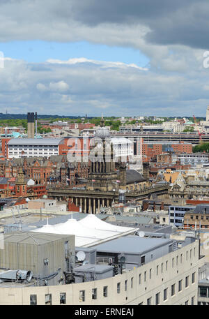 Angolo di alta vista di leeds municipio costruito nel 1858 progettato da cuthbert brodrick Yorkshire Regno Unito Foto Stock