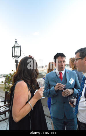 Londra, UK . 04 Giugno, 2015. La reception con il personale e gli studenti di ex-alunni dell Università di Londra programma esterno, le Case del Parlamento di Londra, Regno Unito. Credito: Adina Tovy/Alamy Live News Foto Stock