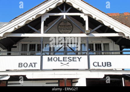 Molesey Boat Club, il fiume Tamigi, Hampton Court, East Molesey Surrey, Inghilterra, Gran Bretagna, Regno Unito, Gran Bretagna, Europa Foto Stock