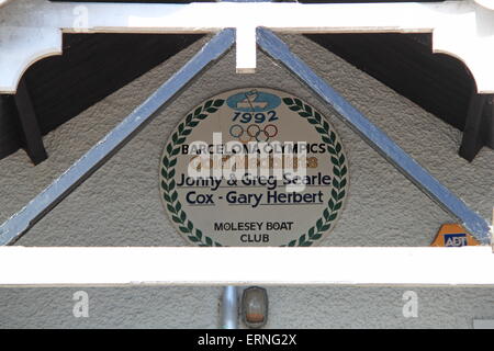 Molesey Boat Club, il fiume Tamigi, Hampton Court, East Molesey Surrey, Inghilterra, Gran Bretagna, Regno Unito, Gran Bretagna, Europa Foto Stock