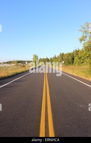 strada al tramonto Foto Stock