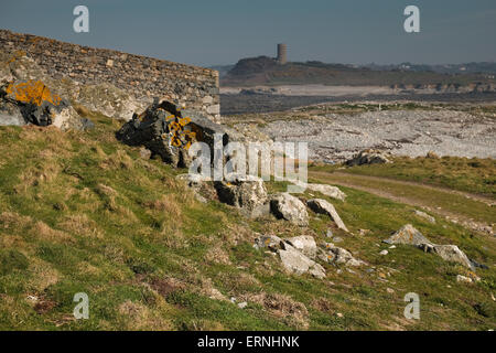 L'isola di marea di Lihou a Guernsey che può essere andati troppo oltre una pietra causeway quando condizioni di marea sono corretti Foto Stock