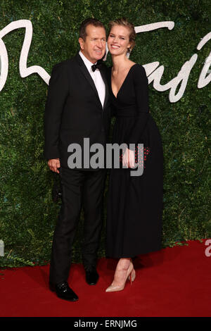 Il British Fashion Awards 2014 tenutasi a Londra Colosseo - Arrivi con: Eva Herzigova,Mario Testino dove: Londra, Regno Unito quando: 01 Dic 2014 Credit: Lia Toby/WENN.com Foto Stock