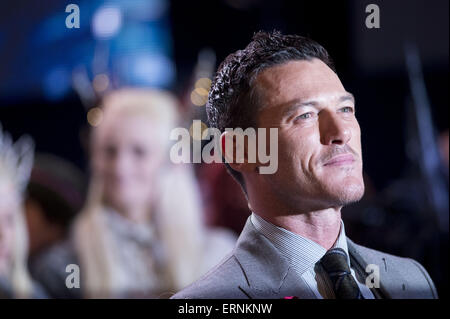 Celebrità assiste la prima mondiale di "The Hobbit - Battaglia dei cinque eserciti' presso il Cinema Empire di Londra. Dotato di: Luke Evans dove: Londra, Regno Unito quando: 01 Dic 2014 Credit: Euan ciliegio/WENN.com Foto Stock