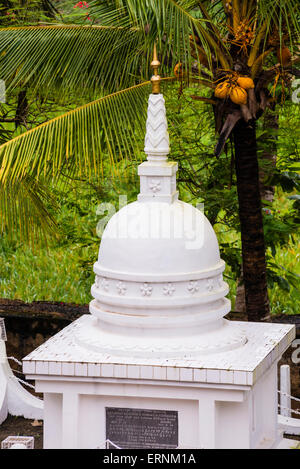 Città sacra di Anuradhapura, Isurumuniya Vihara, un buddista tempio nella grotta nel Triangolo Culturale, Sri Lanka, Asia Foto Stock