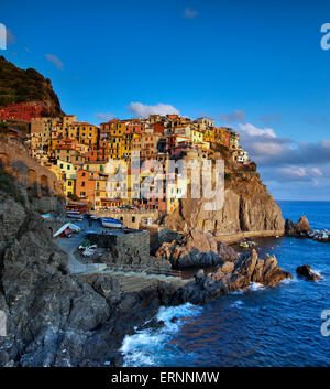 Vista di Manarola nelle Cinque Terre. L'Italia. Foto Stock