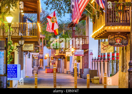 Negozi e locande la linea San Giorgio. Una volta che la strada principale è ancora considerato il cuore della città. Foto Stock