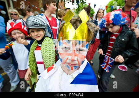 St George in un inglese street party per celebrare la nascita del nuovo Prince George Foto Stock