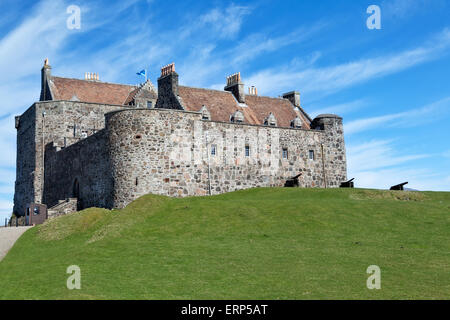 Castello di Duart sull'Isle of Mull, al largo della costa occidentale della Scozia Foto Stock