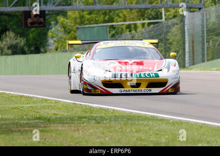 Imola, Italia - 16 Maggio 2015: Ferrari F458 Italia GT3 del team Af Corse, in azione durante il European Le Mans Series - 4 ore Foto Stock