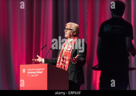 Stuttgart, Germania. Il 6 giugno, 2015. Il Ministro degli esteri tedesco Frank-Walter Steinmeier offre un intervento durante il 2015 Chiesa Evangelica congresso a Stoccarda, Germania, 06 giugno 2015. Foto: PATRICK SEEGER/dpa/Alamy Live News Foto Stock