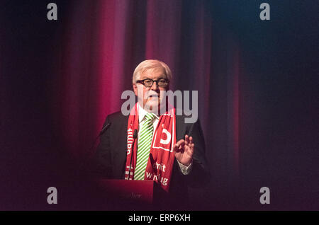 Stuttgart, Germania. Il 6 giugno, 2015. Il Ministro degli esteri tedesco Frank-Walter Steinmeier offre un intervento durante il 2015 Chiesa Evangelica congresso a Stoccarda, Germania, 06 giugno 2015. Foto: PATRICK SEEGER/dpa/Alamy Live News Foto Stock