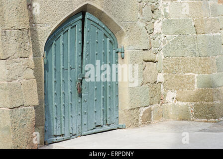 Vecchi cancelli in legno nel Palazzo Vorontsovsky, Alupka, Crimea, Ucraina. Foto Stock