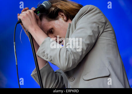 Porto, Portogallo. Il 6 giugno, 2015. Foxygen suona dal vivo di fronte a un pubblico di centinaia di persone al terzo giorno di NOS Primavera Sound 2015 tenutasi a Porto. Credito: Diogo Baptista/Pacific Press/Alamy Live News Foto Stock