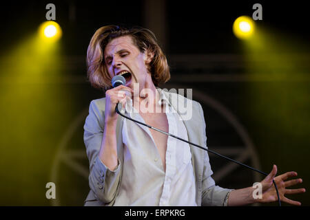 Porto, Portogallo. Il 6 giugno, 2015. Foxygen suona dal vivo di fronte a un pubblico di centinaia di persone al terzo giorno di NOS Primavera Sound 2015 tenutasi a Porto. Credito: Diogo Baptista/Pacific Press/Alamy Live News Foto Stock