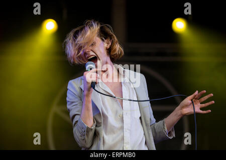 Porto, Portogallo. Il 6 giugno, 2015. Foxygen suona dal vivo di fronte a un pubblico di centinaia di persone al terzo giorno di NOS Primavera Sound 2015 tenutasi a Porto. Credito: Diogo Baptista/Pacific Press/Alamy Live News Foto Stock