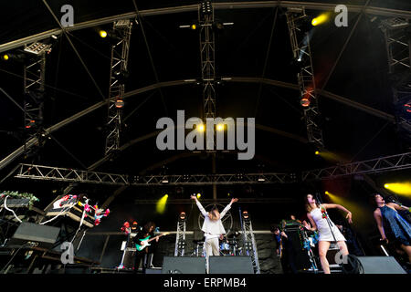 Porto, Portogallo. Il 6 giugno, 2015. Foxygen suona dal vivo di fronte a un pubblico di centinaia di persone al terzo giorno di NOS Primavera Sound 2015 tenutasi a Porto. Credito: Diogo Baptista/Pacific Press/Alamy Live News Foto Stock