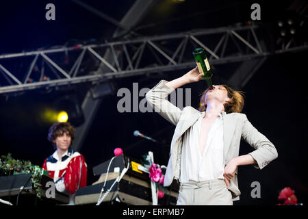 Porto, Portogallo. Il 6 giugno, 2015. Foxygen suona dal vivo di fronte a un pubblico di centinaia di persone al terzo giorno di NOS Primavera Sound 2015 tenutasi a Porto. Credito: Diogo Baptista/Pacific Press/Alamy Live News Foto Stock