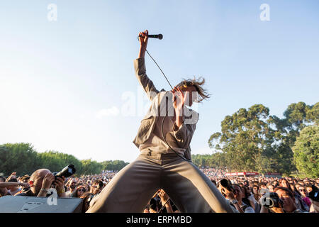 Porto, Portogallo. Il 6 giugno, 2015. Foxygen suona dal vivo di fronte a un pubblico di centinaia di persone al terzo giorno di NOS Primavera Sound 2015 tenutasi a Porto. Credito: Diogo Baptista/Pacific Press/Alamy Live News Foto Stock