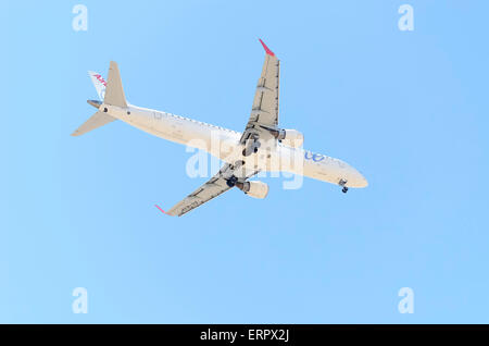 -Aeromobili Embraer ERJ-195-, di -Air Europa- compagnia aerea, atterraggio su Madrid-Barajas : Adolfo SUAREZ- aeroporto. Foto Stock